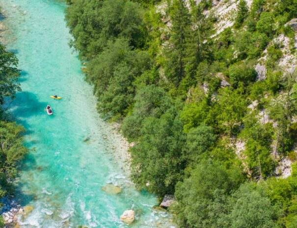 kayakers-paddling-on-a-turquoise-slovenian-soca-ri-2025-03-16-20-11-01-utc1